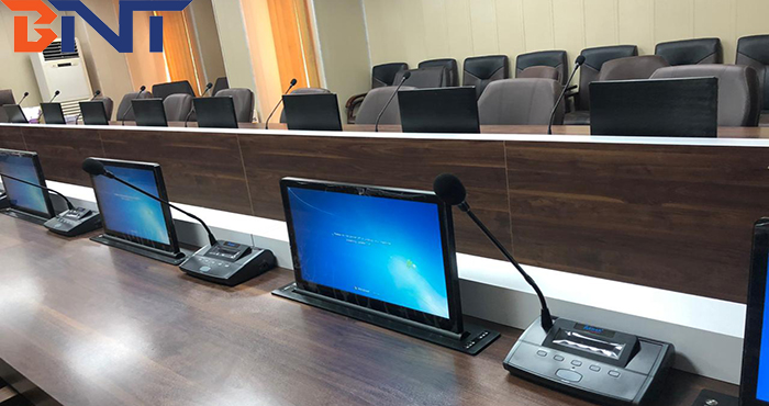 BLL-18.5 18.5 inch ultra-thin motorized retractable screen with motorized MIC is used in the senior meeting room of a multinational company in Iran